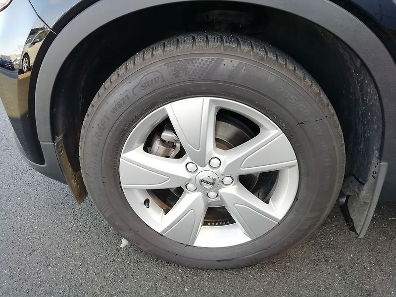 Volvo XC40 T2 1,5 FWD Essential 95 kW - fotka 17 z 18