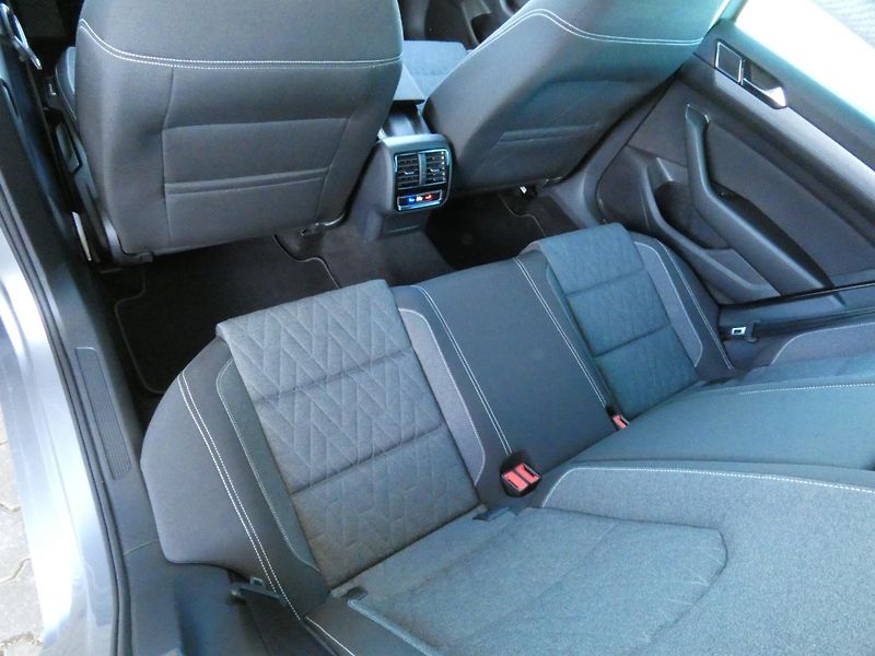 Volkswagen Passat Variant Business 2.0 TDI DSG - fotka 25 z 30