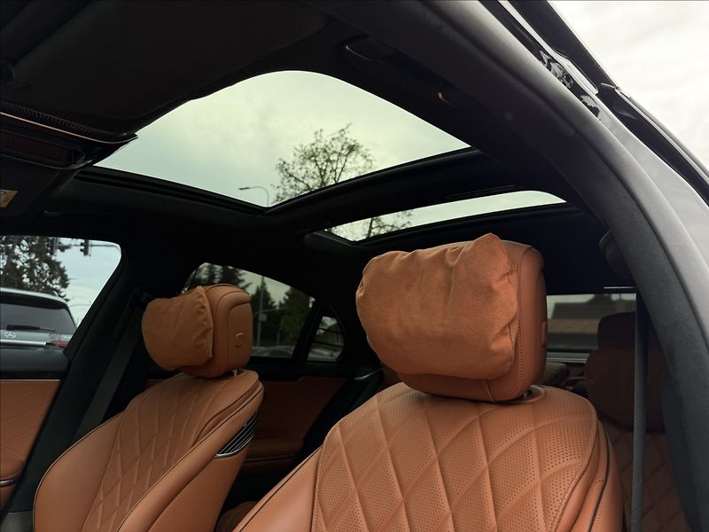 Mercedes-Benz Třídy S 400d AMG 4Matic - fotka 28 z 36