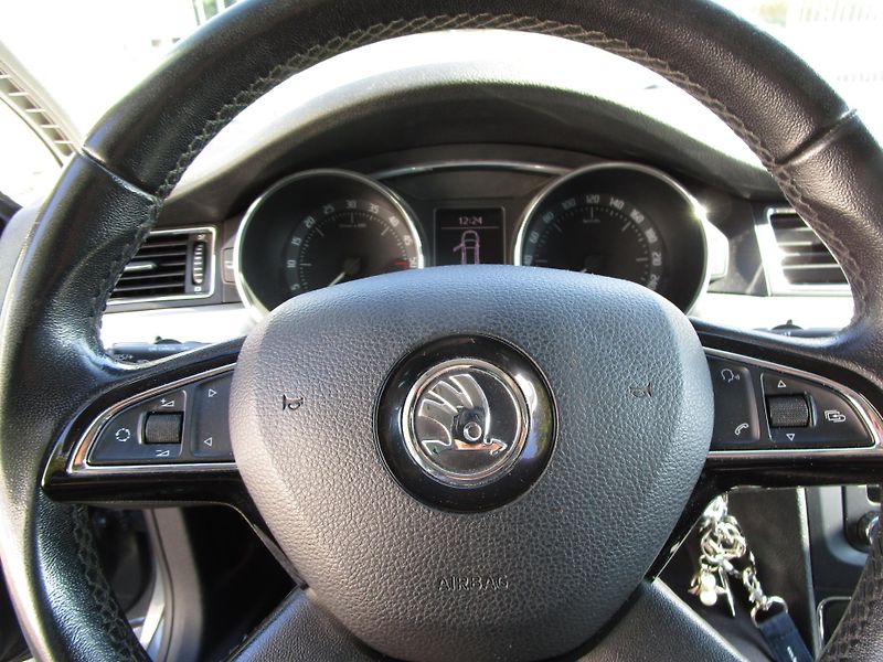 Škoda Superb 1,6TDI-77KW-NOVÝ OLEJ - fotka 16 z 20