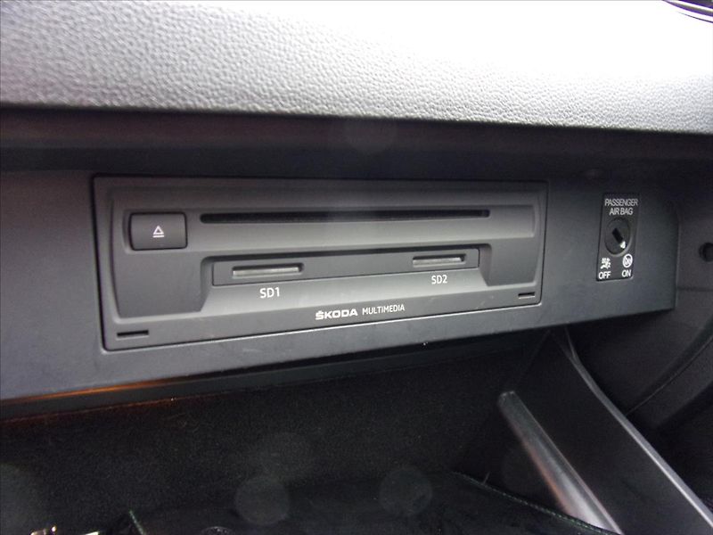 Škoda Octavia 2,0 TDI Style 110kW  Combi - fotka 23 z 26
