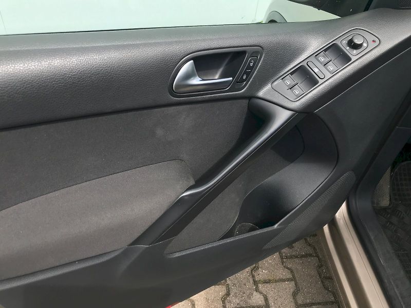 Volkswagen Tiguan (2021) 2,0 TDI 4Motion - fotka 13 z 22