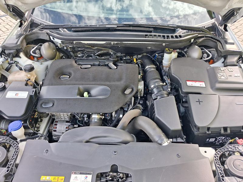 Citroën C5 (2016) 2,0HDi EXCLUSIVE TOP VÝBAVA ! - fotka 43 z 52