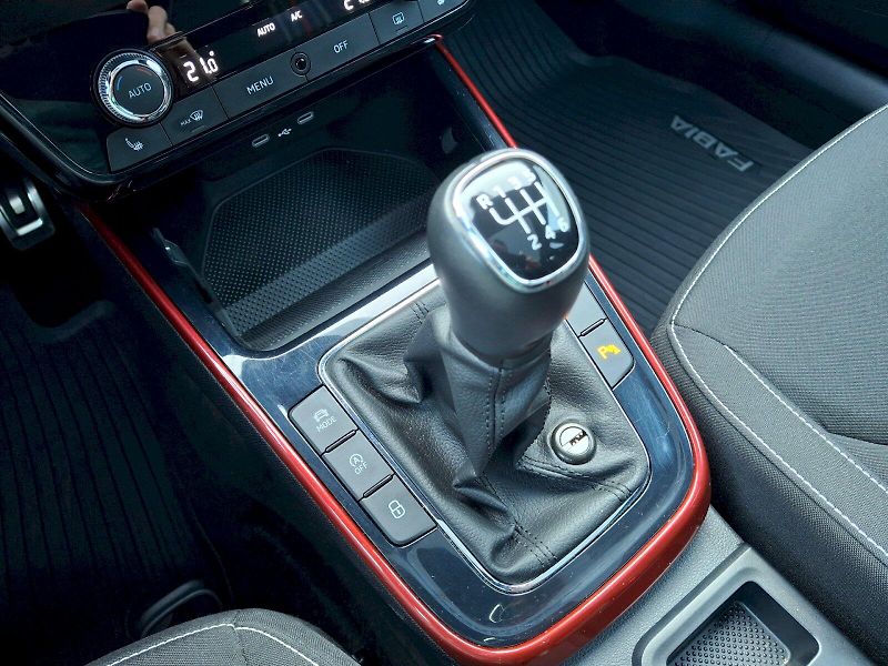 Škoda Fabia (2023) Monte Carlo 1,0TSi 81kW - fotka 14 z 34