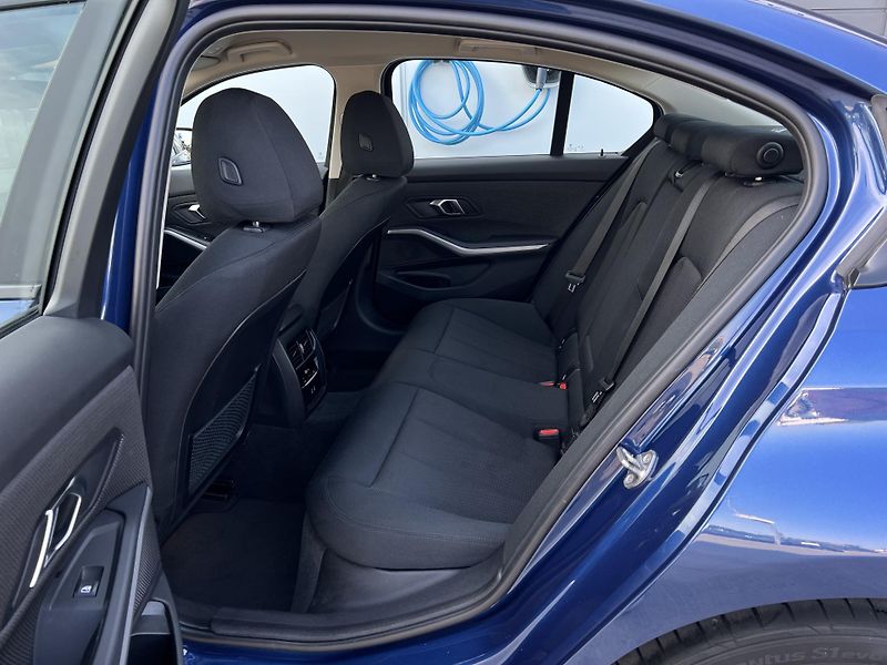BMW Řada 3 318i A/T Model Advantage - fotka 8 z 26