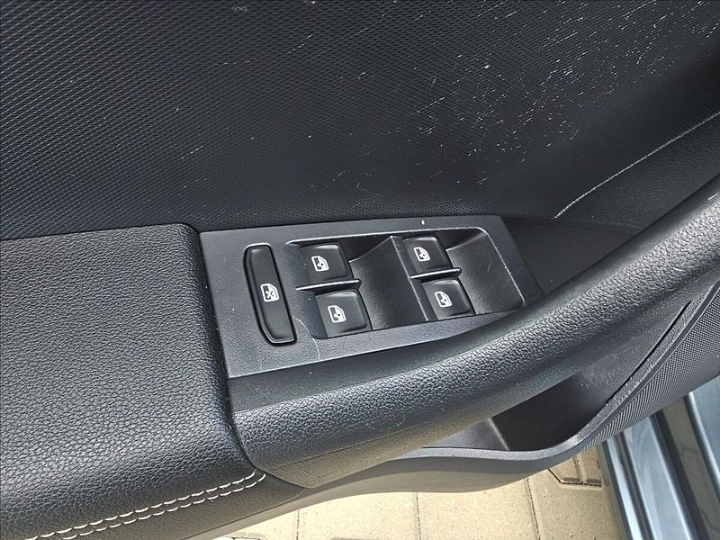 Škoda Rapid 1,0 TSi Drive NAVI ALU - fotka 14 z 39