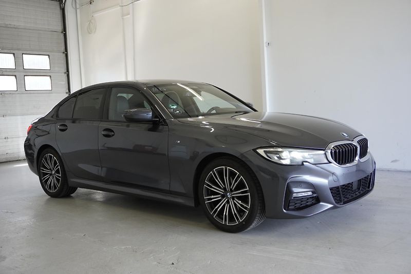 BMW Řada 3 2.0D 140kW M-SPORT,X-DRIVE - fotka 4 z 28