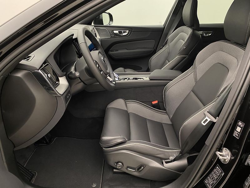 Volvo XC60 (2026) T6 AWD AUT PLUS BLACK EDITION - fotka 3 z 62