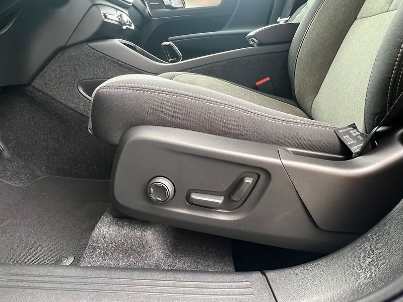 Volvo XC40 B3 PLUS BLACK EDITION ACC,360 - fotka 11 z 24