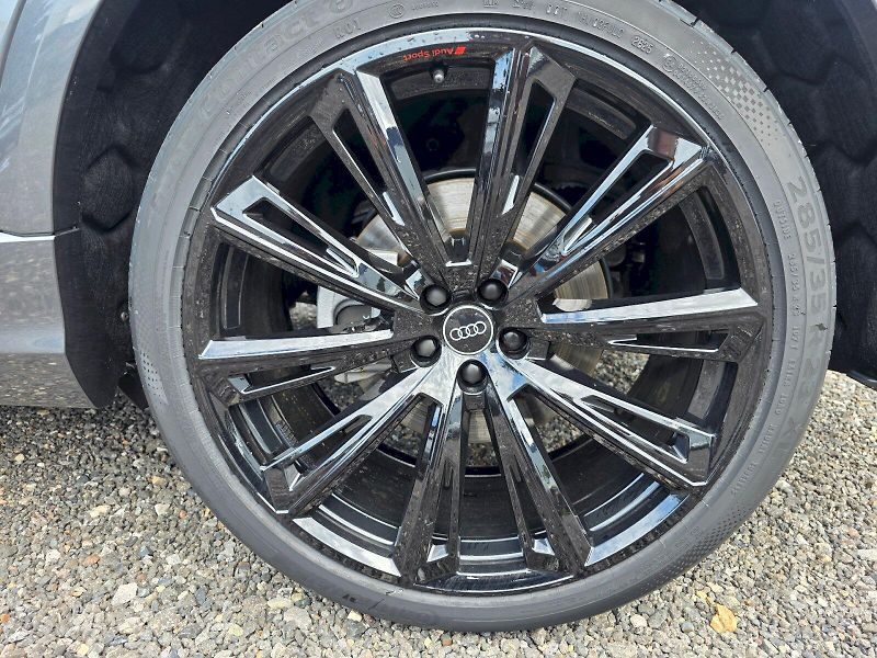 Audi Q8 (2025) SUV 50 TDI quattro - fotka 23 z 25