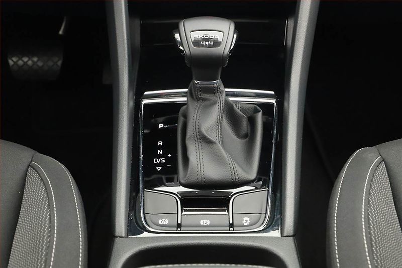 Škoda Karoq (2025) 2.0 TDI, Drive, FullLed - fotka 12 z 19