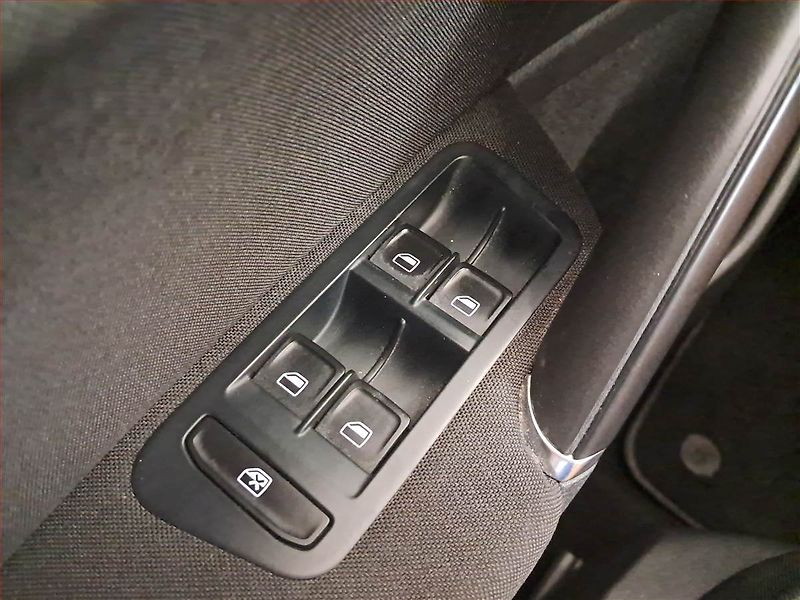 Volkswagen Golf (2014) Comfortline 2.0 TDI, Tempomat - fotka 16 z 17