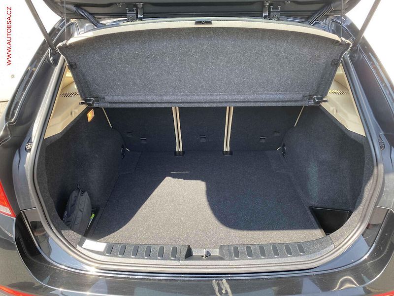 BMW X1 (2021) 2.0i sDrive18i, AC, výhřev - fotka 7 z 16