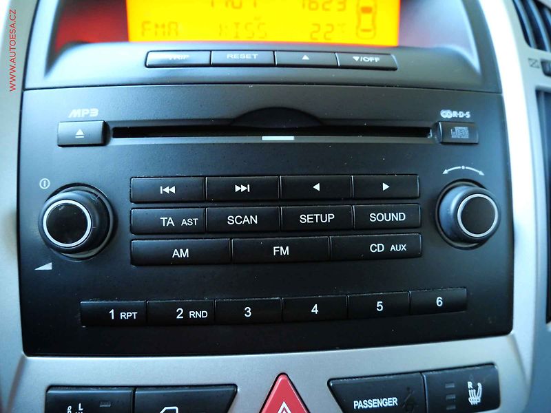 Kia Ceed (2009) 1.4CVVT, ČR, AC, park.čidla - fotka 18 z 20