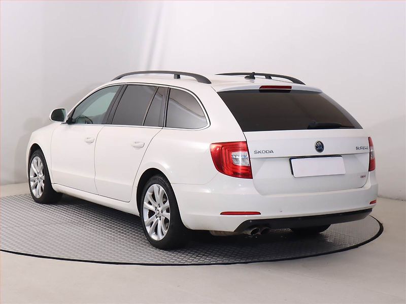 Škoda Superb (2014) 2.0 TDI, 4X4, Navi, Xenony - fotka 4 z 17