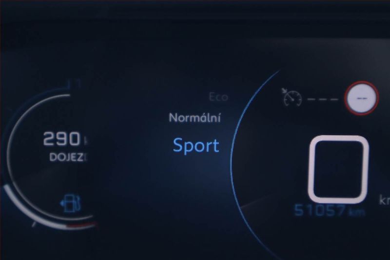 Peugeot 2008 (2021) GT Line 1.5 BlueHDi, Automat - fotka 21 z 26