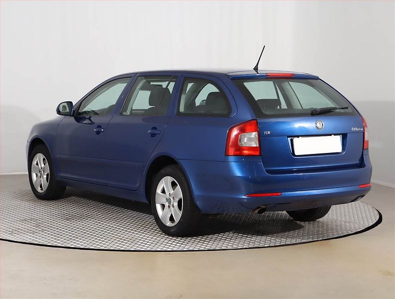 Škoda Octavia (2012) Elegance 2.0 TDI, Serv.kniha - fotka 4 z 20
