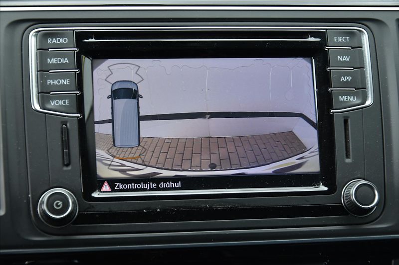 Volkswagen Multivan 2.0 TDI 110kW HIGHLINE ČR - fotka 21 z 30