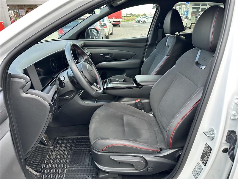 Hyundai Tucson 1,6 T-GDI PHEV N-LINE 4WD AT - fotka 10 z 12