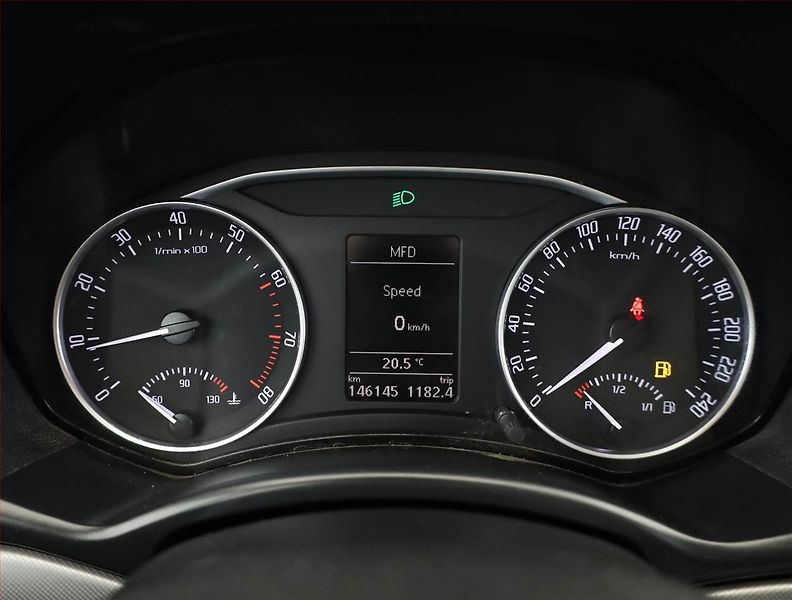 Škoda Octavia (2009) Elegance 1.6, ČR,1.maj - fotka 8 z 18
