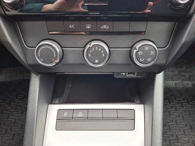 Škoda Octavia (2020) Combi Ambition DSG 1,5TSi 110k - fotka 26 z 31