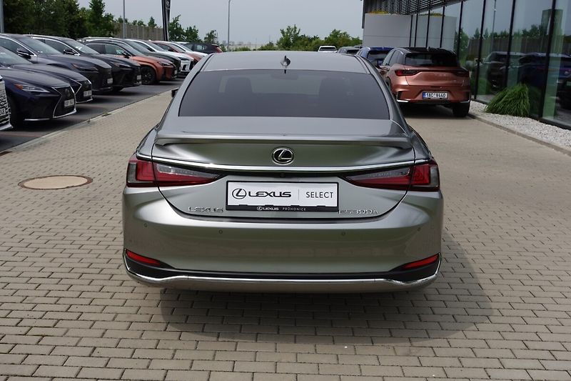 Lexus ES 300h ZLEVNĚNO 2,5 HSD LIMITED EDITI - fotka 6 z 41