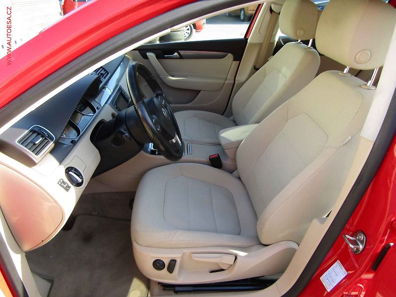 Volkswagen Passat (2011) 1.4 TSi, AC, p.čidla - fotka 9 z 19