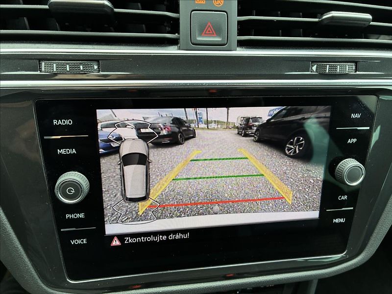 Volkswagen Tiguan 2,0 TAŽNÉ,KAMERA,HEAD-UP - fotka 13 z 31