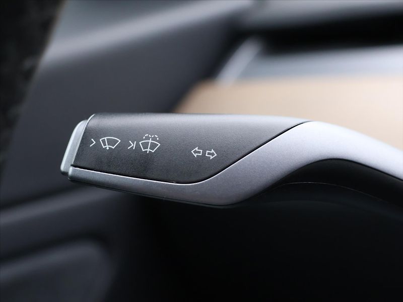 Tesla Model 3 LR 366kW 75kWh AWD DPH - fotka 17 z 35