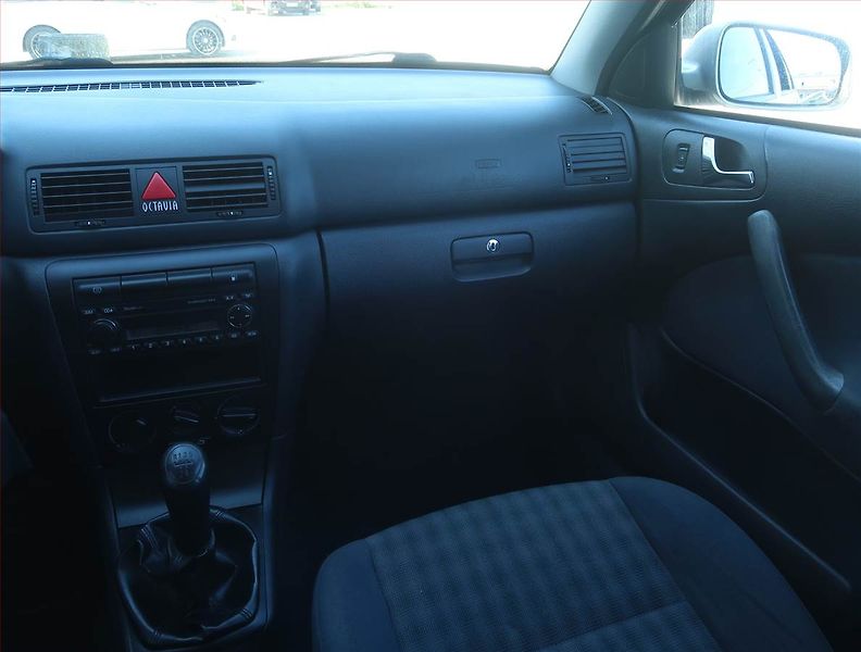 Škoda Octavia (2008) 1.6, po STK, jezdí výborně - fotka 8 z 14