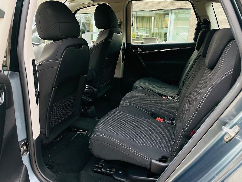 Citroën C4 Picasso 1.6i 88KW MANUÁL LED SENZORY - fotka 33 z 44