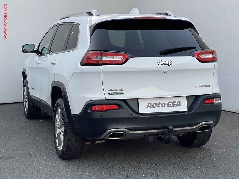 Jeep Cherokee (2015) 2.0 M-Jet 4X4, Limited, AT, - fotka 6 z 21