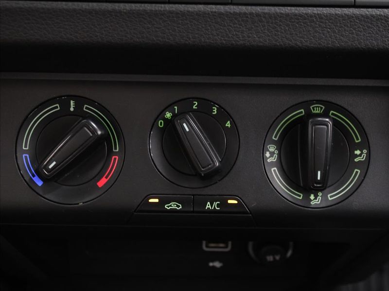 Škoda Fabia 1,0 TSi 70kW Ambition 20tkm.ČR - fotka 22 z 24
