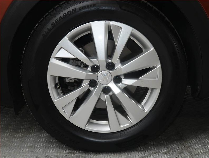 Peugeot 5008 (2021) PureTech 130, 7 MÍST - fotka 14 z 18