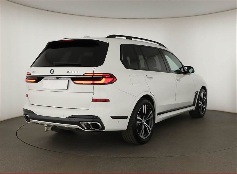 BMW X7 (2024) M60i - fotka 5 z 23