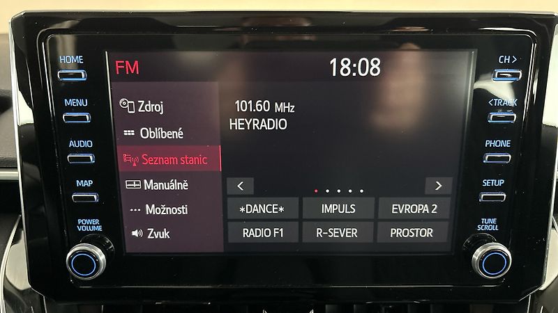Toyota Corolla 1.8 Hybrid AUT Active Sedan - fotka 11 z 24