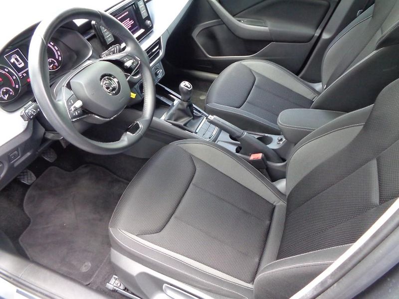 Škoda Kamiq 1.0 TSI Ambition 70 kW M5F - fotka 10 z 28