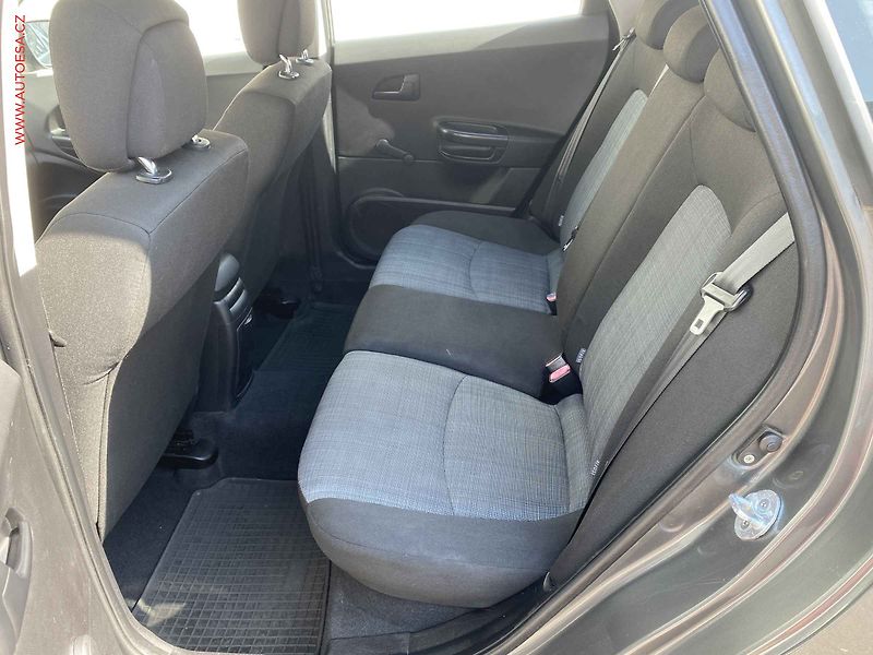Kia Ceed (2011) 1.4i, ČR, AC, temp. - fotka 10 z 16