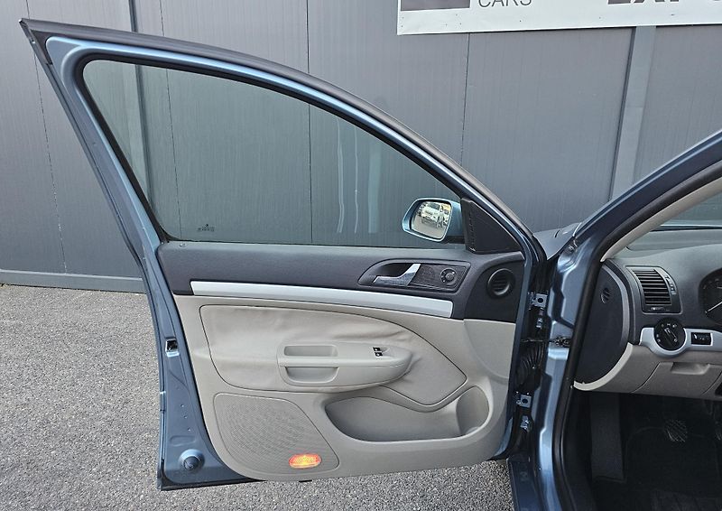 Škoda Octavia 1.6 85kW,KLIMA,TEMPOMAT,2xKOLA - fotka 15 z 37