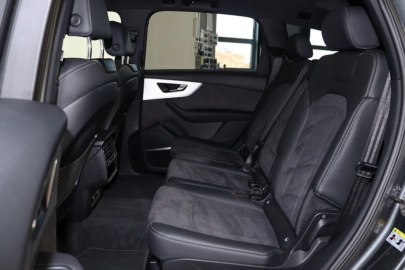 Audi Q7 Sline 50 TDI quattro tiptronic - fotka 14 z 26