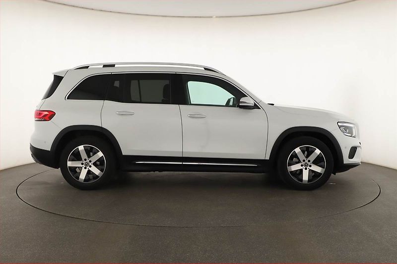 Mercedes-Benz GLB (2021) 200 d 4MATIC - fotka 6 z 21