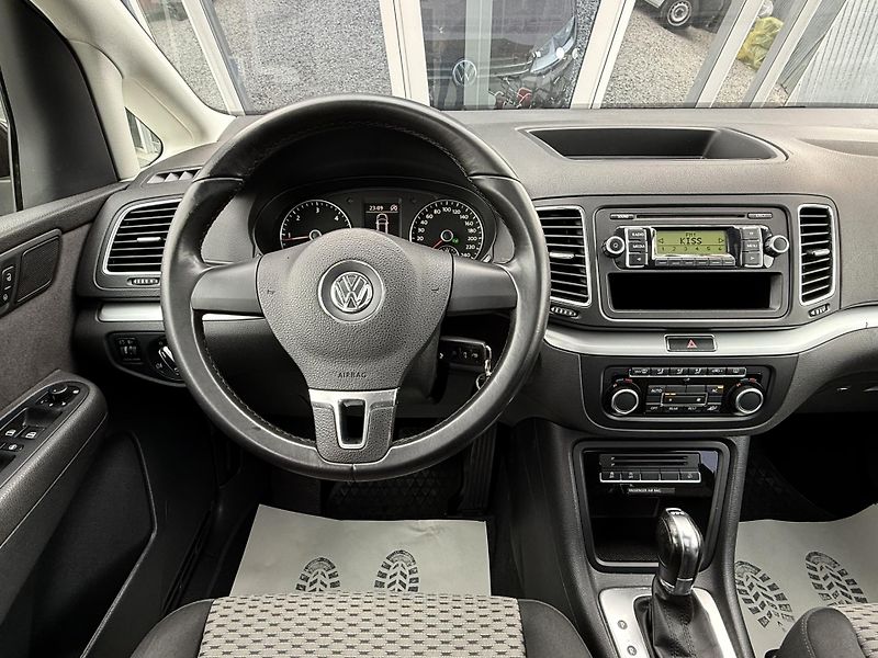 Volkswagen Sharan 2,0 TDI Panorama Automat DSG - fotka 32 z 41