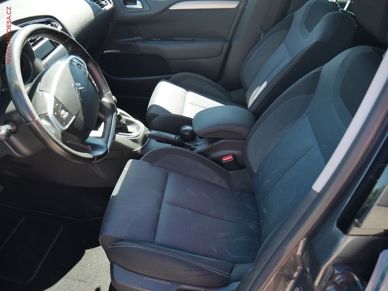 Citroën C4 (2011) 1.4i, ČR, AC, park.asist - fotka 9 z 18