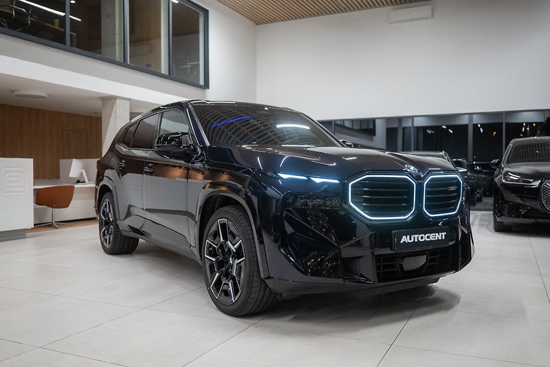 BMW XM (2025) 50e MASÁŽ PANORAMA B&W TAŽNÉ   - fotka 16 z 37