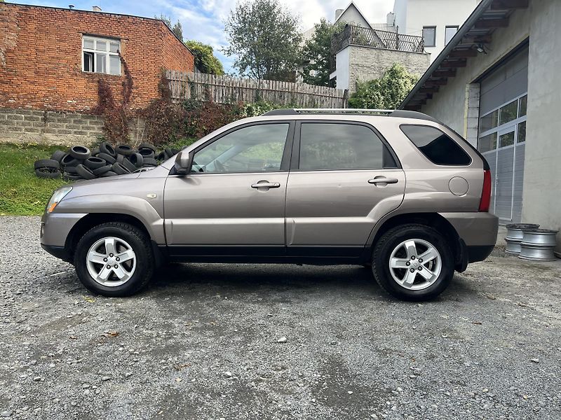 Kia Sportage (2010) 2,0 CRDi 110 Kw 4X4 ACTIVE - fotka 9 z 19