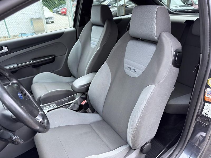 Ford Focus ST 2.5i 166 kW - fotka 13 z 20