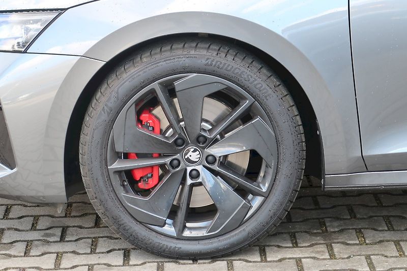 Škoda Octavia (2025) COMBI RS 2,0 TSI 195kW DSG - fotka 8 z 29