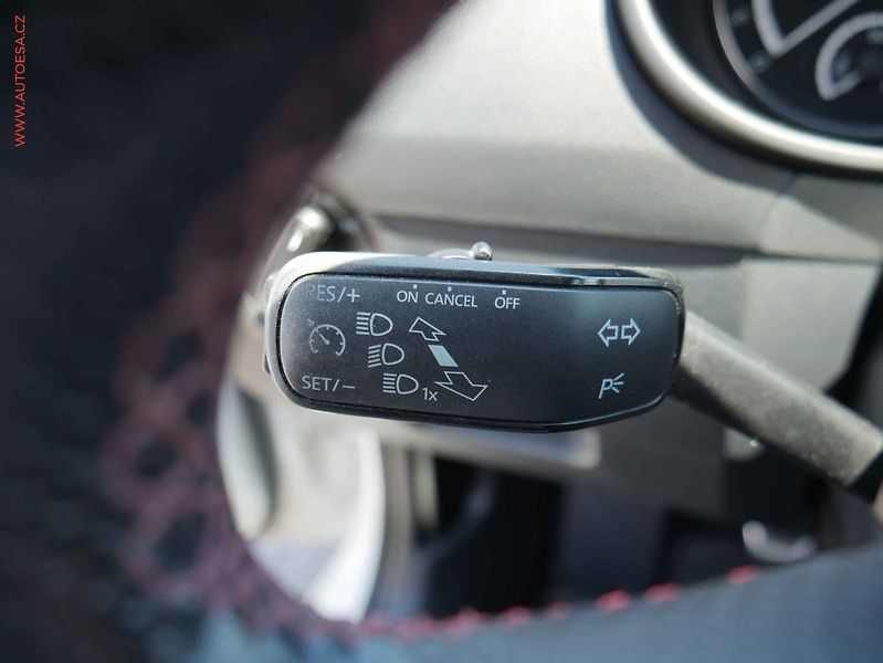 Škoda Octavia (2014) 2.0 TDi, RS, navi, xenon - fotka 19 z 25