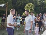 Na zámku Blatná se konala přehlídka výjimečných vozidel Concorso Castle Blatna 2024. Diváckou soutěž vyhrálo Ferrari Monza SP1. Pohár hraběte Hildprandta převzal od Stephanose Germenis Hildprandta (vlevo) v zastoupení majitele Ondřej Vávra.