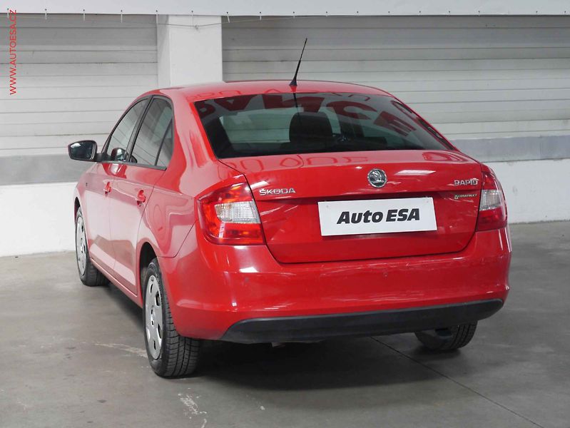 Škoda Rapid (2013) 1.6 TDI, 1.maj,ČR, Park. - fotka 4 z 14